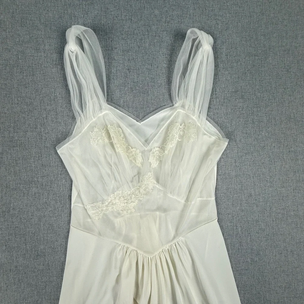 Vanity Fair Vintage White Lace Trim Nightgown Slip Dress Size 32 Ethereal